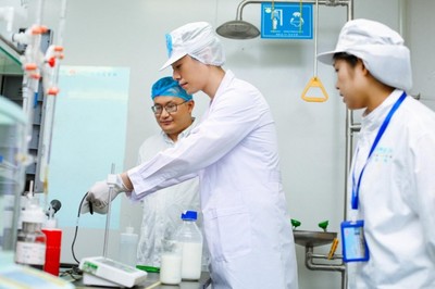 探究真實(shí)溯源 朱亞文代言“簡愛父愛配方”，揭示全程透明化與極致質(zhì)檢的雙重保障